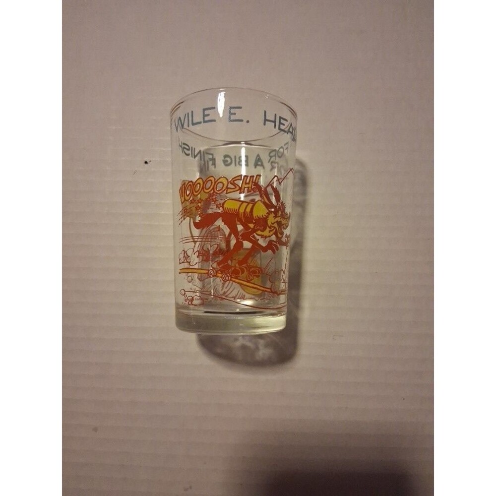 Looney Tunes Welchs Road Runner Wile E Coyote Juice Glass 1974 Bugs Bottom 4.25”